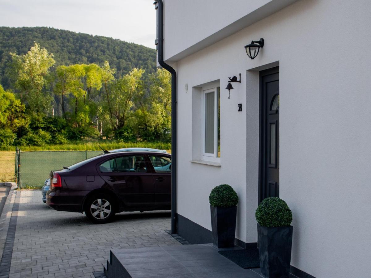 Hotel Dom Hills Bucovina à Gura Humorului Extérieur photo